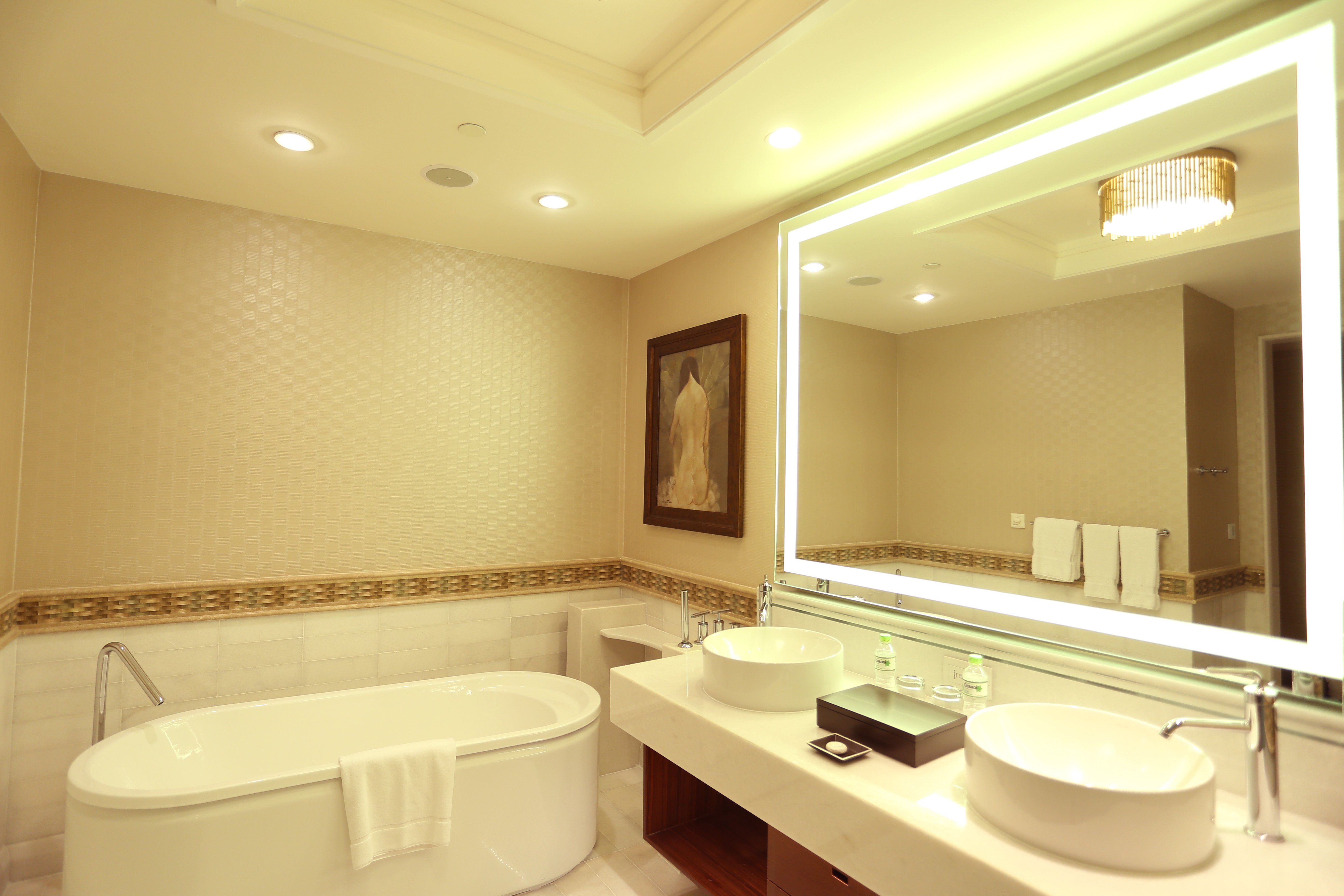 INTERCONTINENTAL GRAND HO TRAM BY I-guestroom-Guest Bathroom.jpg