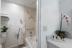  - La Jolla Shores Hotel