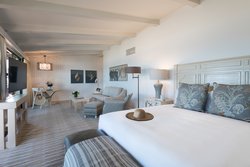  - La Jolla Shores Hotel