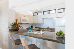  - La Jolla Shores Hotel