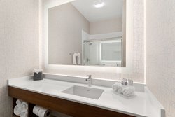  - Holiday Inn Express North Vancouver - I-205, Exit 36