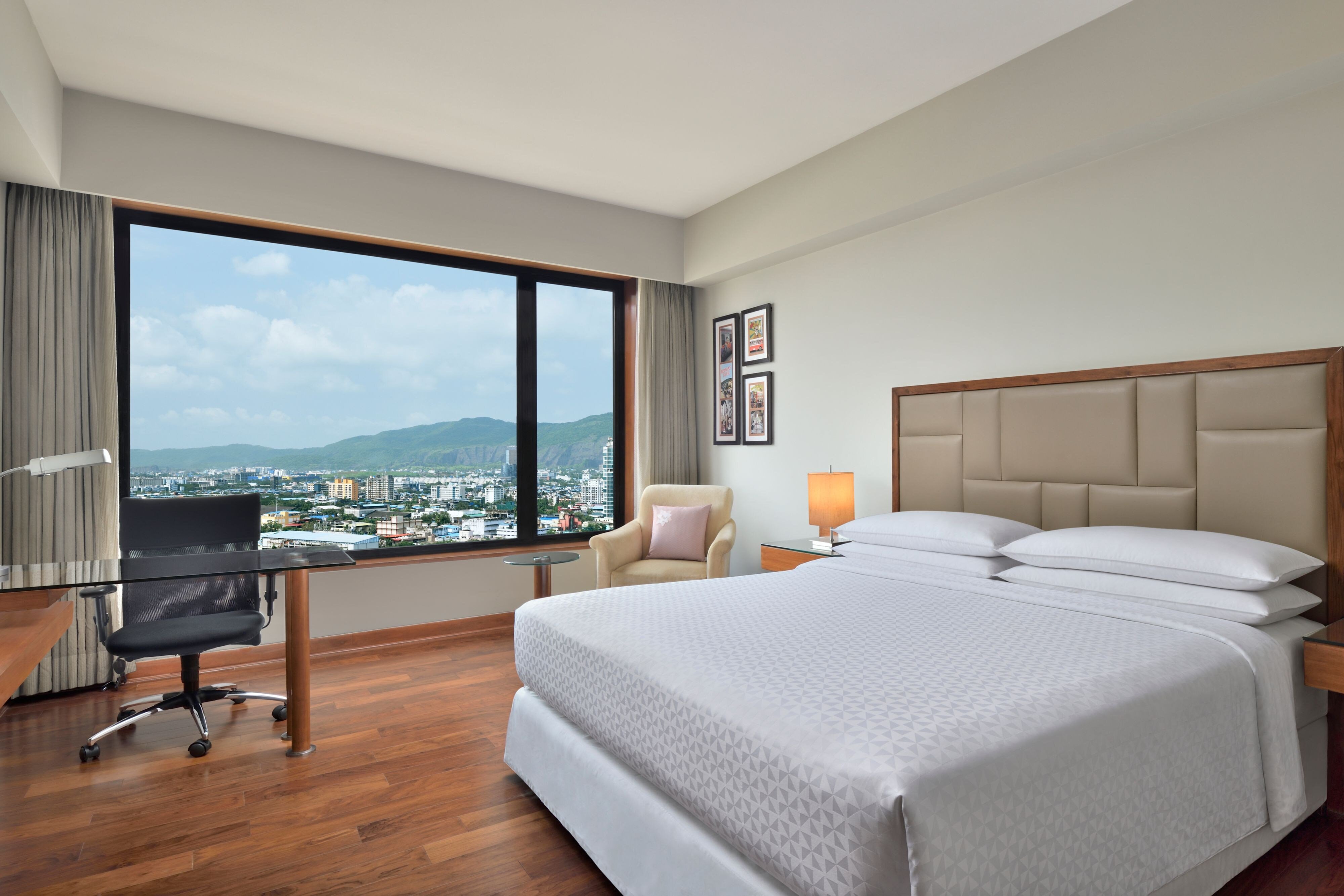 Four Points by Sheraton Navi Mumbai Vashi-guestroom-Deluxe King Bed.jpg