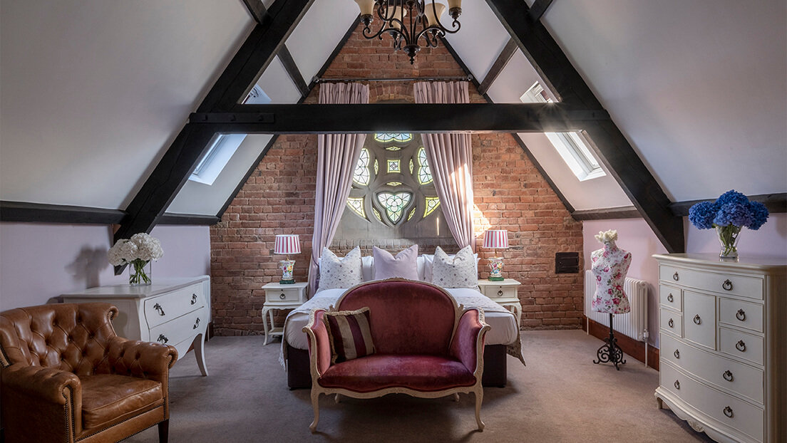 STANBROOK ABBEY-guestroom-Rose Feature Room.jpg