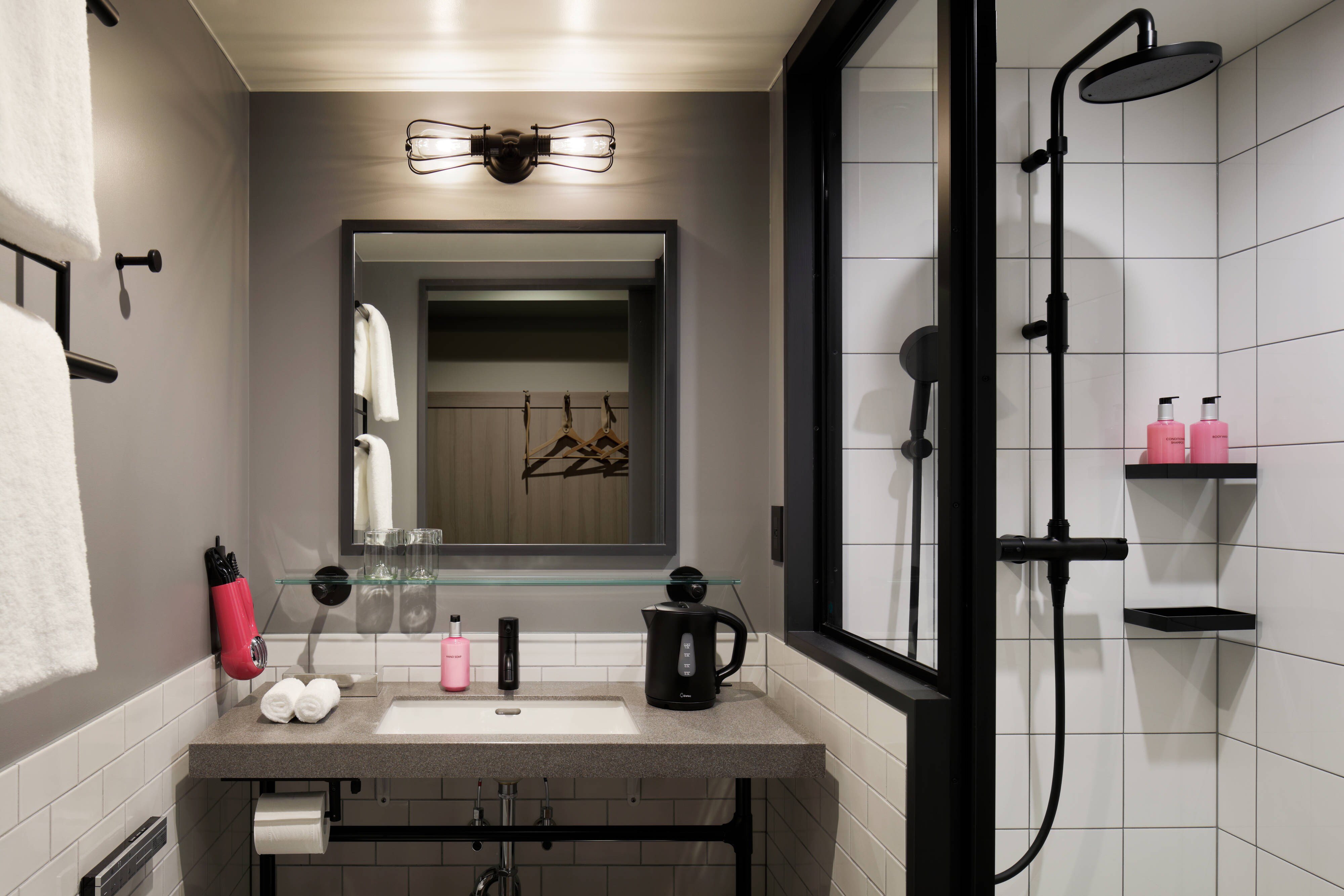 Moxy Osaka Umeda-guestroom-Guest Bathroom.jpg