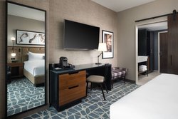  - Hotel Distil Louisville - I-64, Exits 4 & 5B