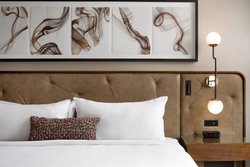  - Hotel Distil Louisville - I-64, Exits 4 & 5B