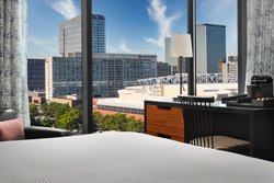  - Hotel Distil Louisville - I-64, Exits 4 & 5B