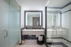  - Laura Hotel Downtown Houston