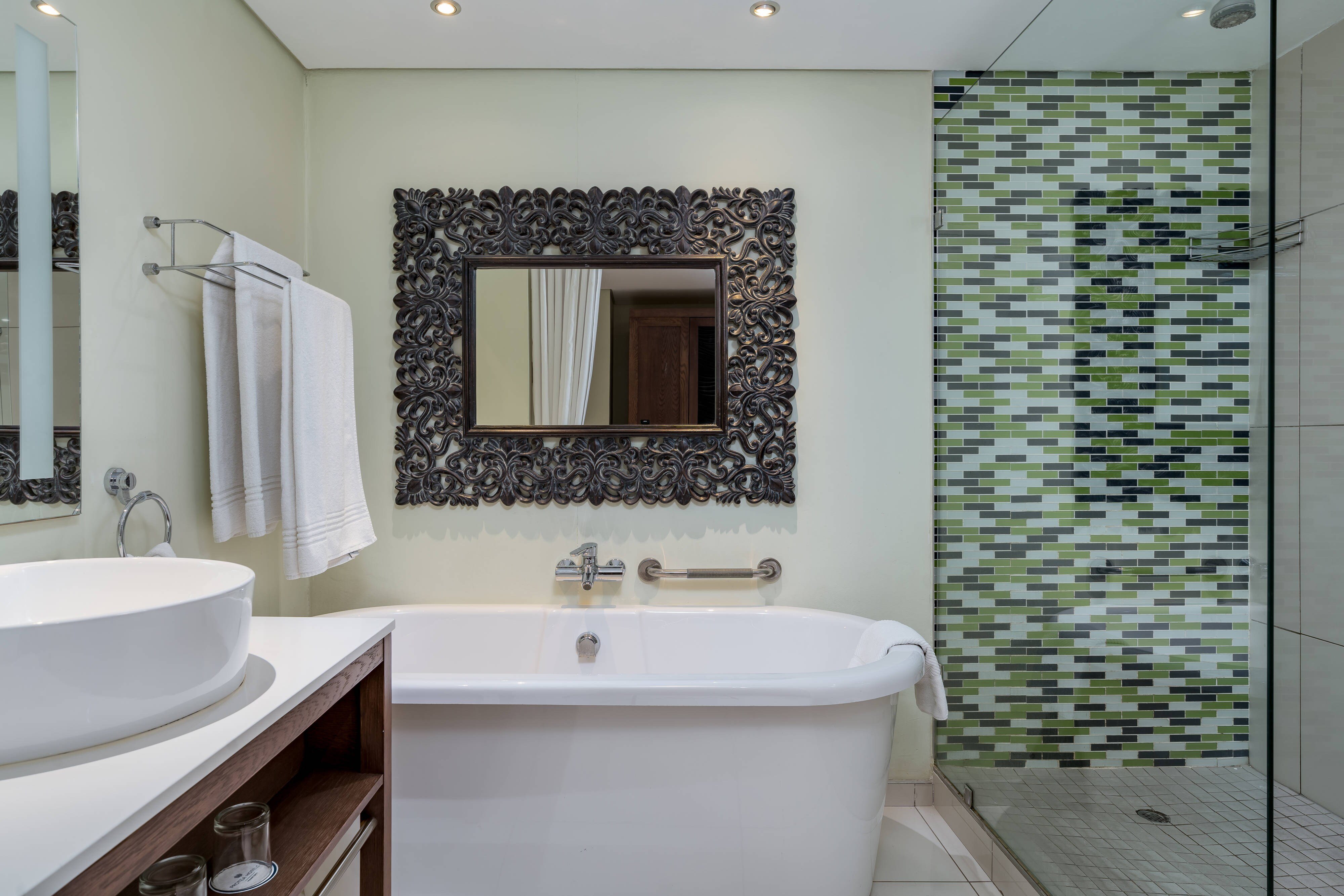 Protea Hotel by Marriott Upington-guestroom-Larger Guest Room - Bathroom.jpg