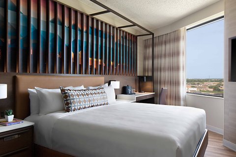 RENAISSANCE DALLAS HOTEL - Photo 10