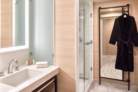 RENAISSANCE DALLAS HOTEL - Photo 21