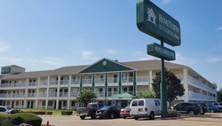  - HomeTowne Studios Irving