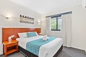 COFFEE HOUSE APARTMENT MOTEL-guestroom-One Bedroom Apartment Bedroom.jpg