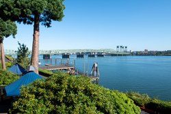  - Holiday Inn Columbia Riverfront Portland - I-5, Exit 308