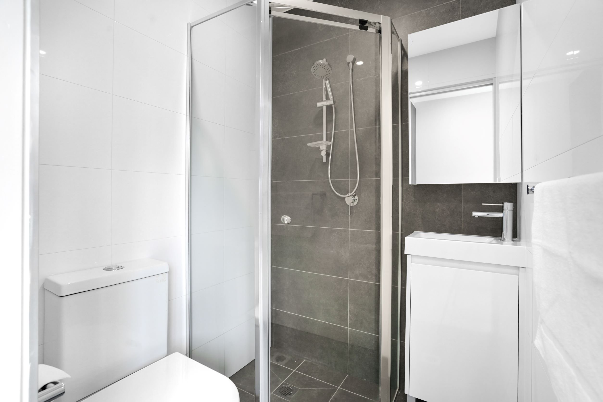 COOGEE STUDIO APARTMENTS-guestroom-Studio Bathroom.jpg