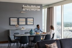  - Four Seasons Hotel Downtown St Louis - I-44, Exits 292 & 292B