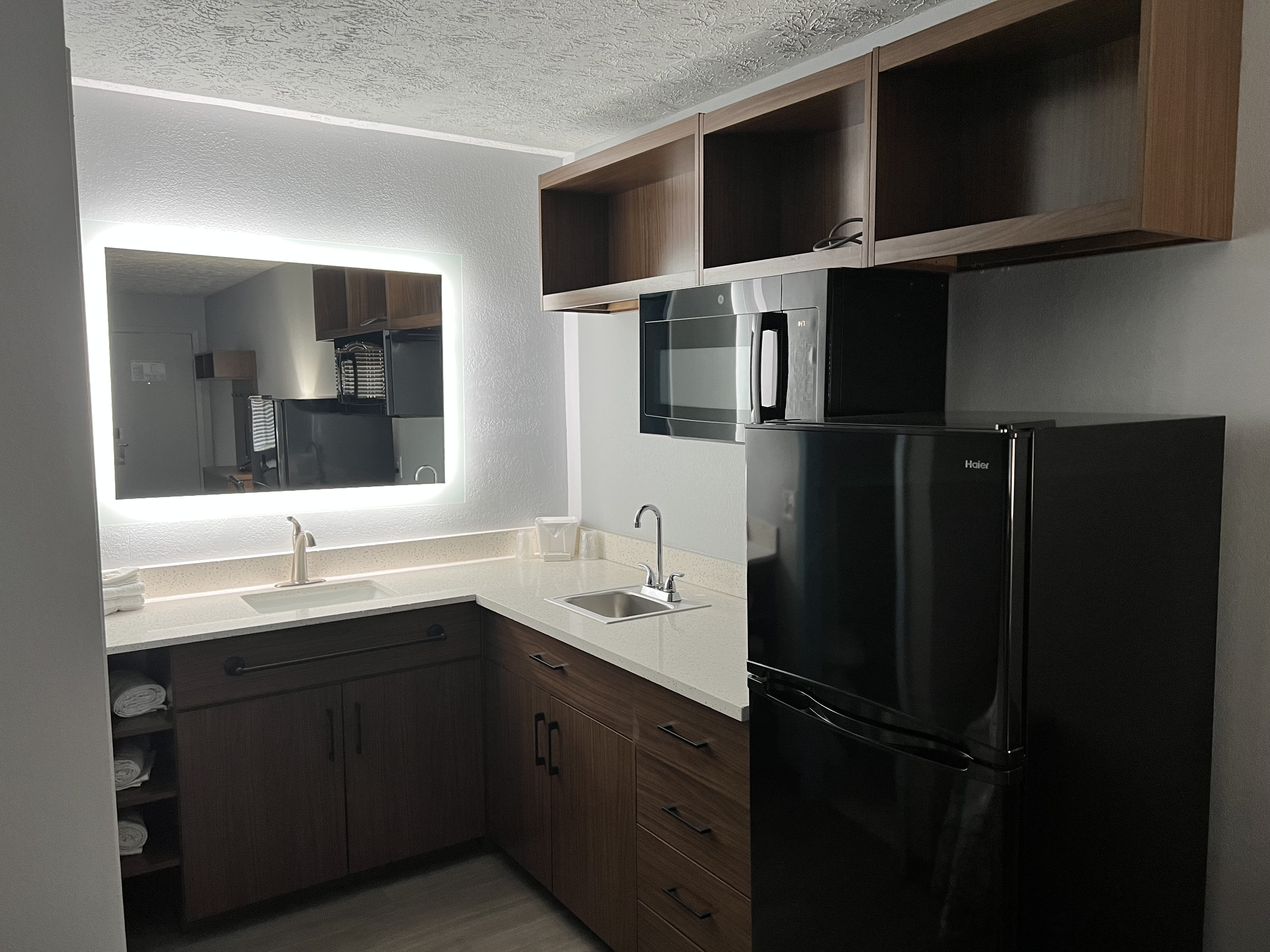 HOMETOWNE STUDIOS GEORGETOWN, KY-guestroom-Kitchenette.jpg