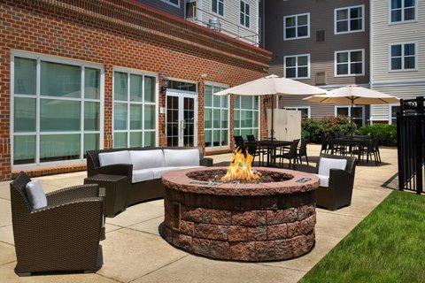 Outdoor Patio & Firepit
