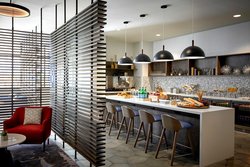  - Marriott Hotel Ventura - US 101, Exit 68