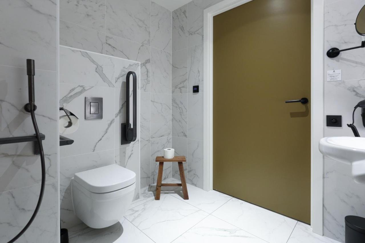 Corsendonk Turnova-guestroom-Bathroom.jpg