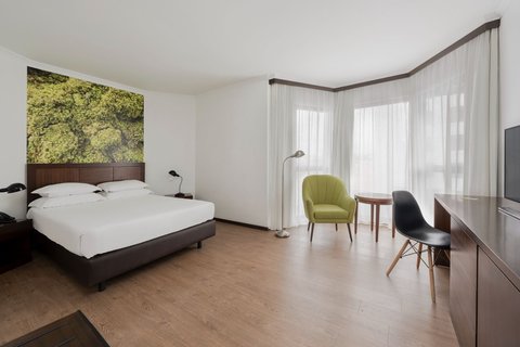 B2CE44 Guest Room