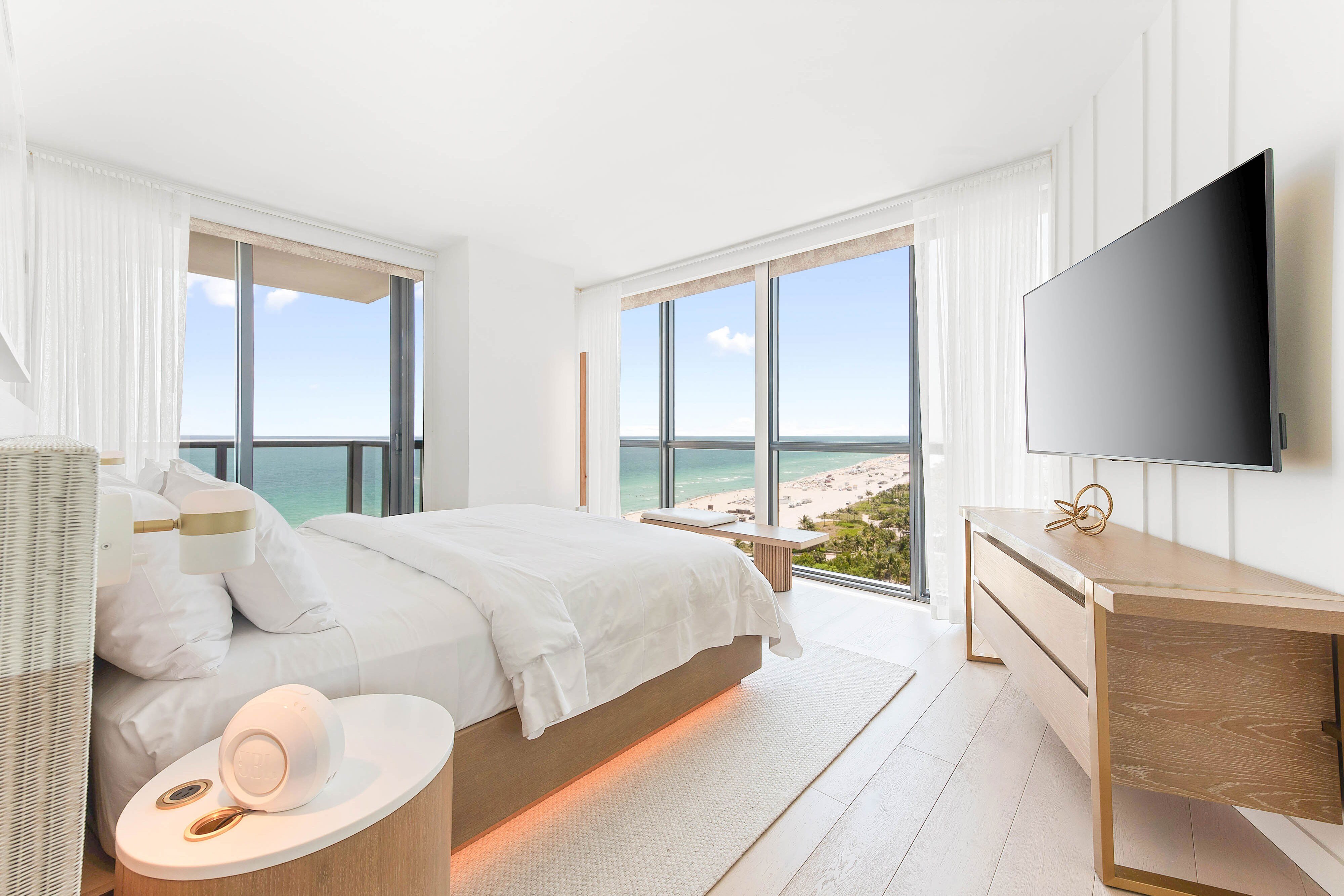 E-Wow Oceanfront Suite - Second Bedroom