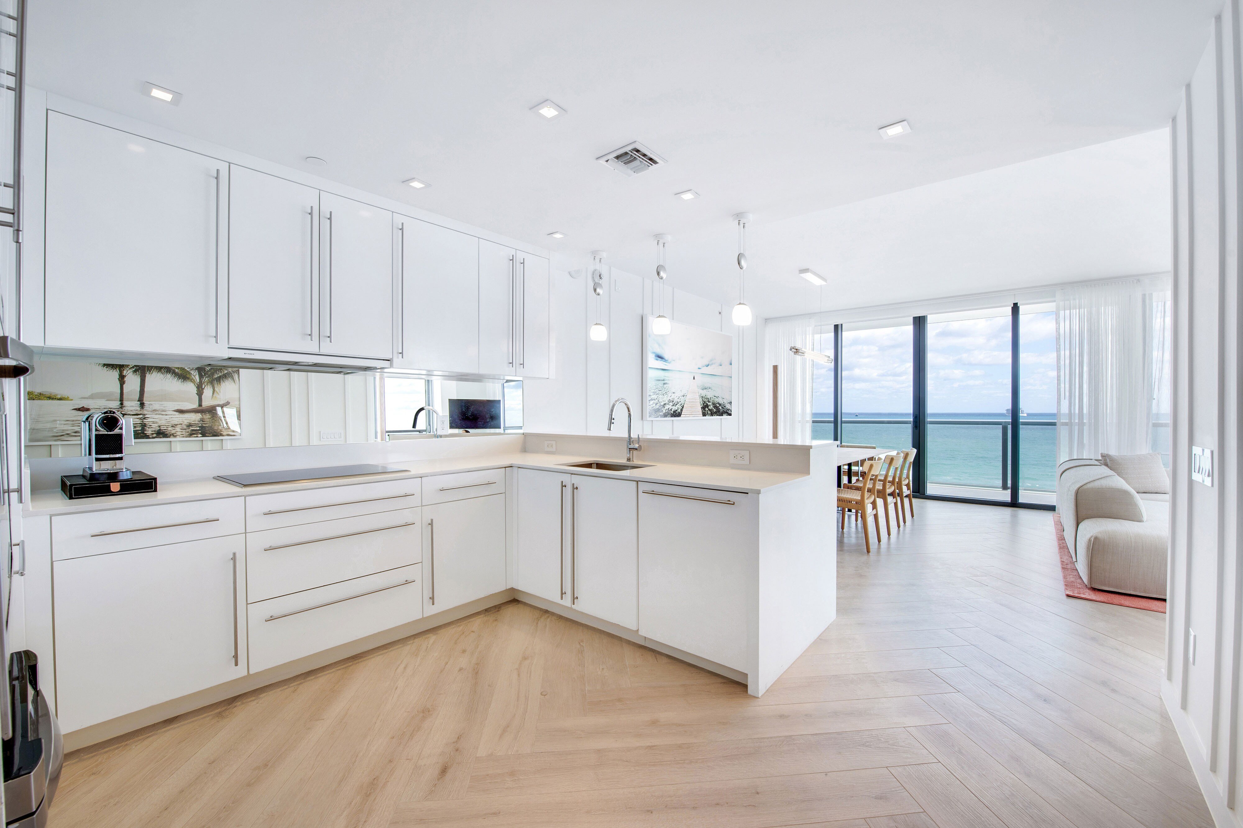 WOW Oceanfront Two-Bedroom Suite - Kitchen