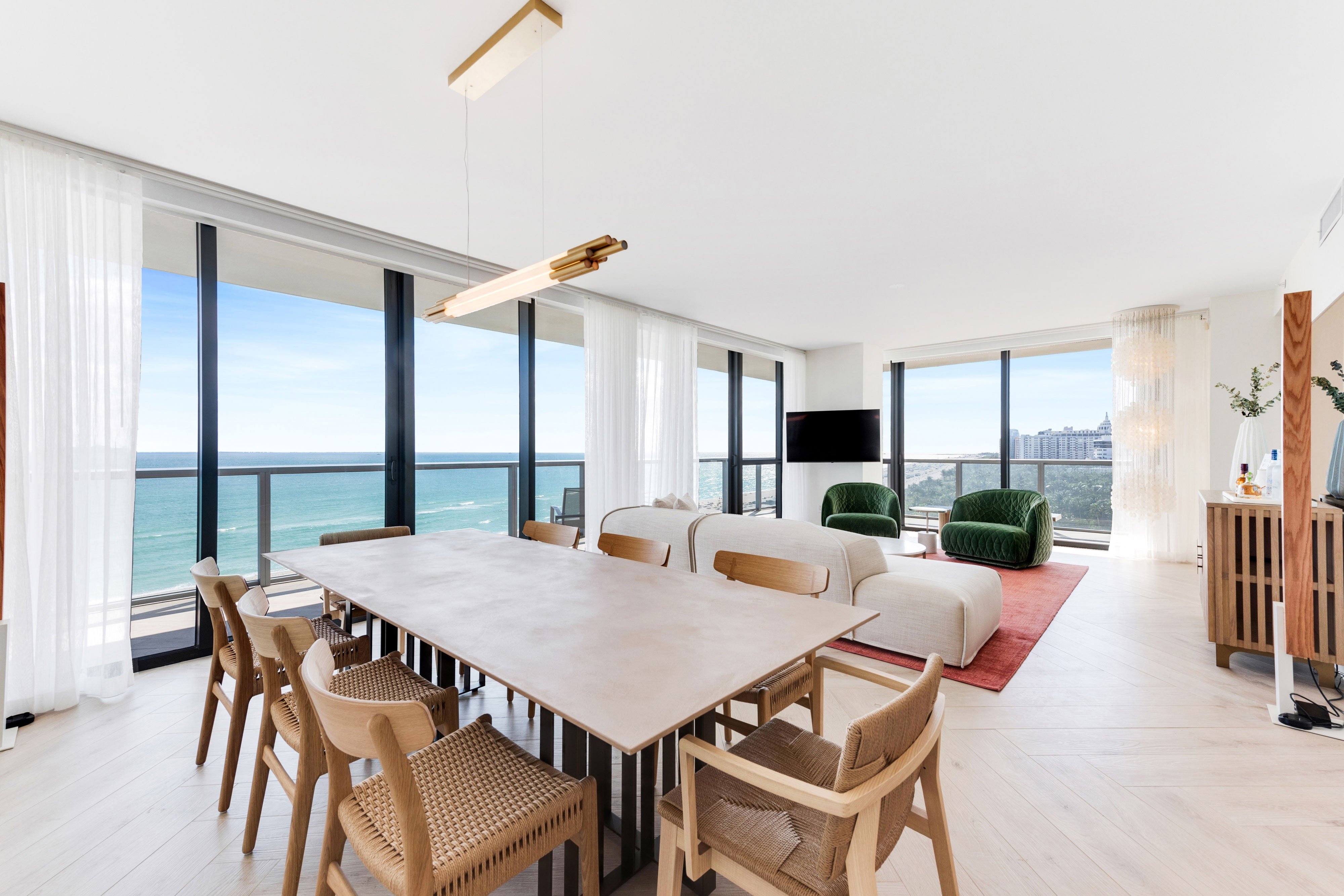 WOW Oceanfront Tw-Bedroom Suite - Dining Area