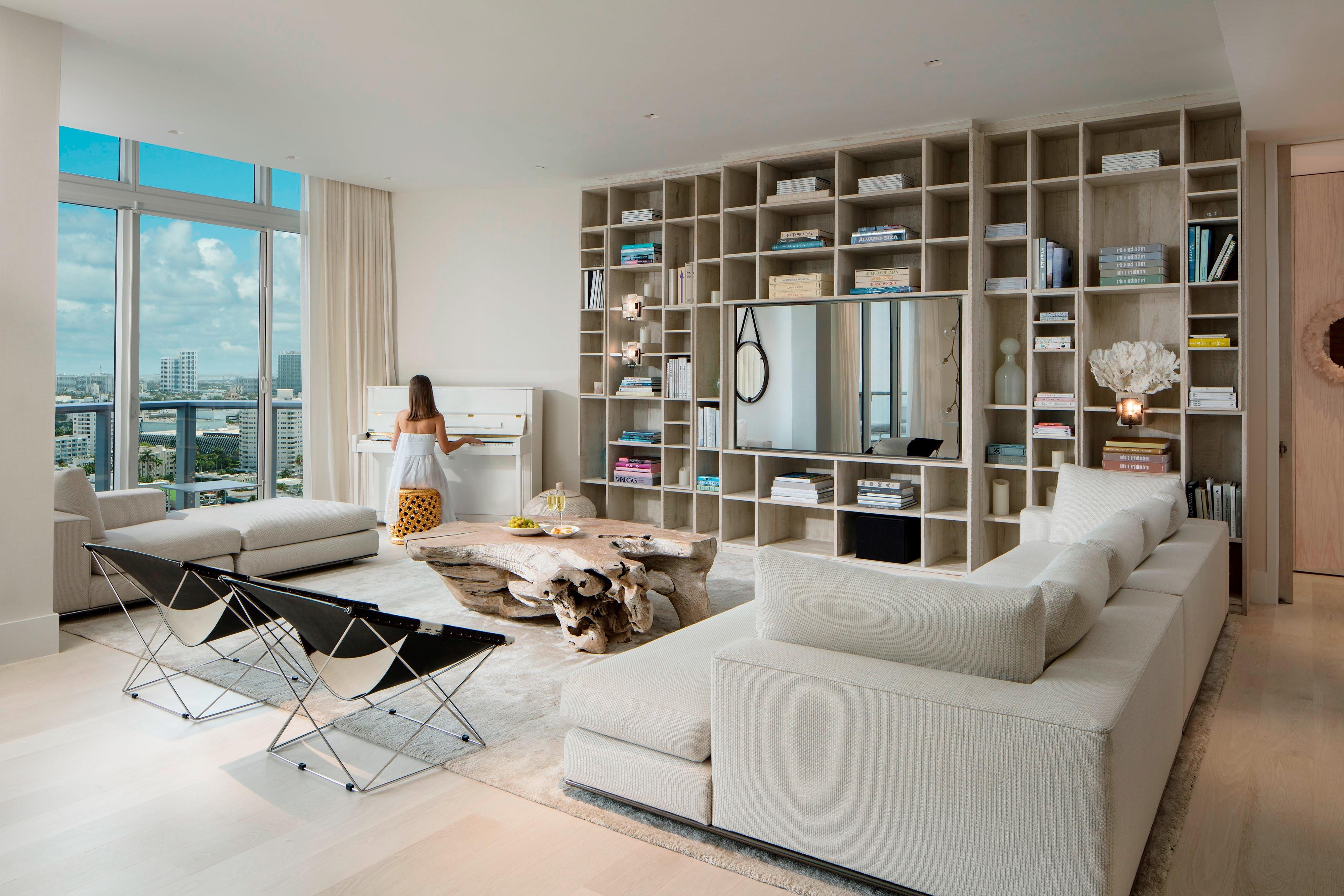 E-WOW Penthouse Suite - Living Room