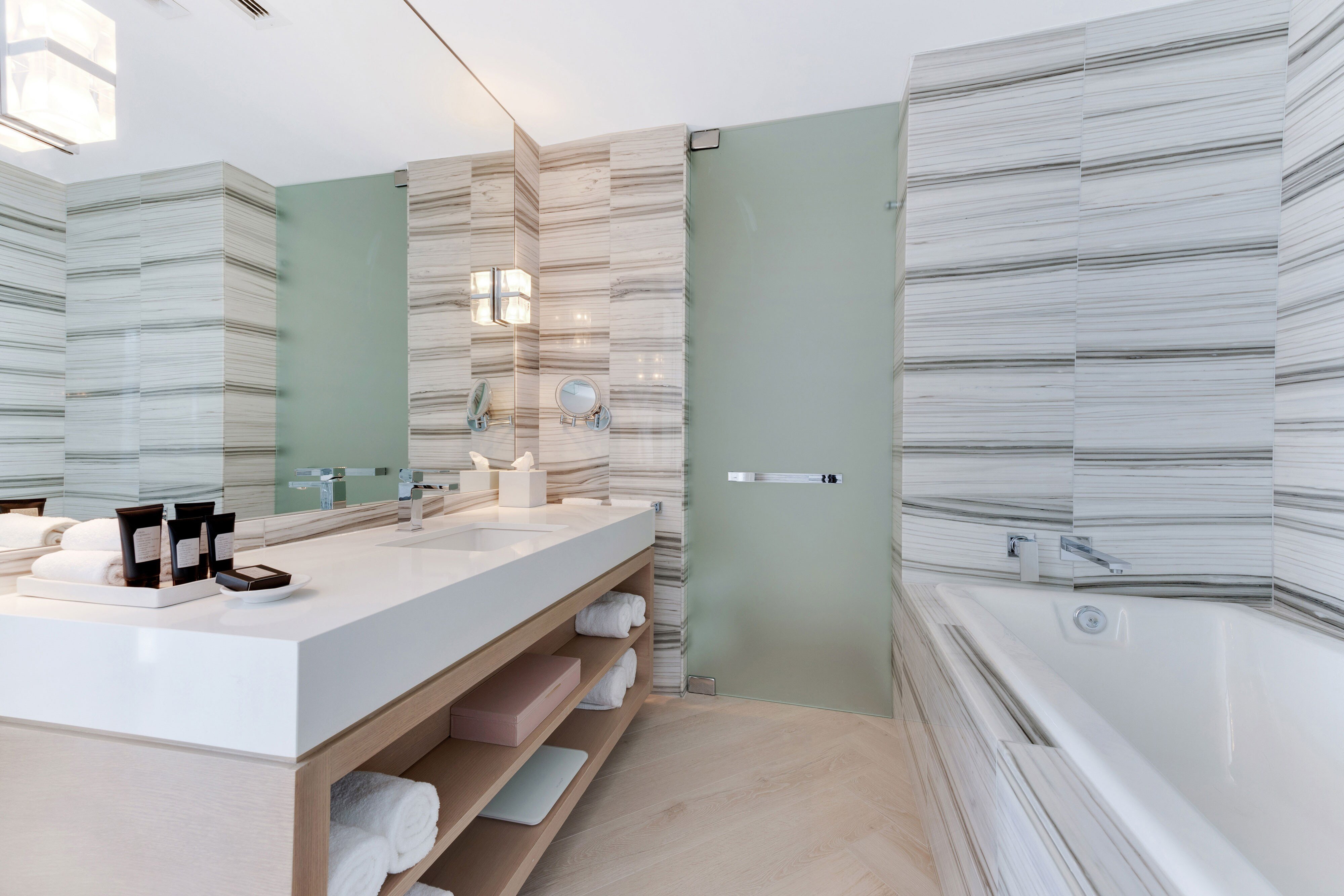 WOW Oceanfront Two-Bedroom Suite - Bathrooom