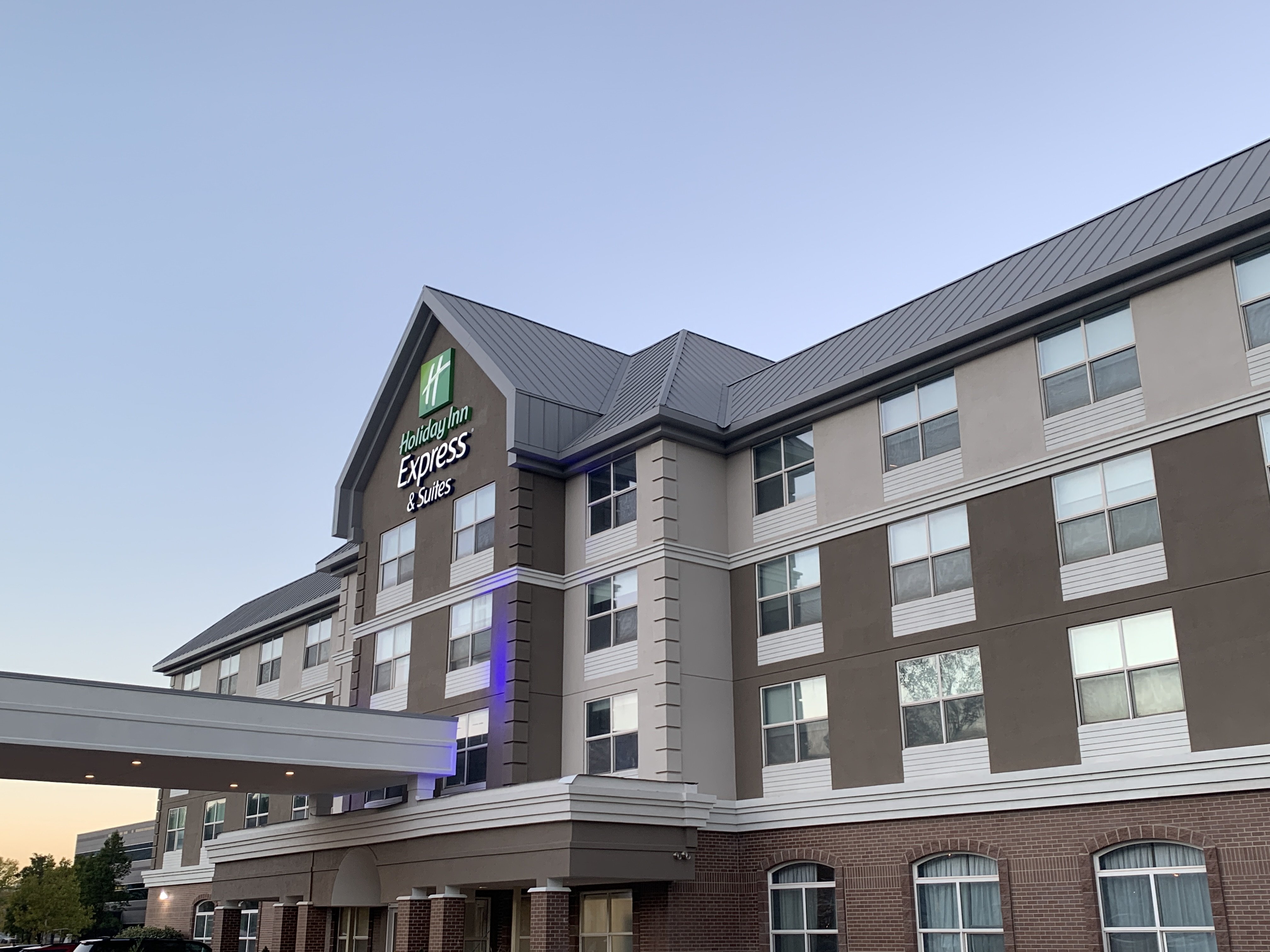 HOLIDAY INN EXP STES BOUNTIFUL-guestroom-Welcome to Holiday Inn Express & Suites Salt Lake City!.jpg