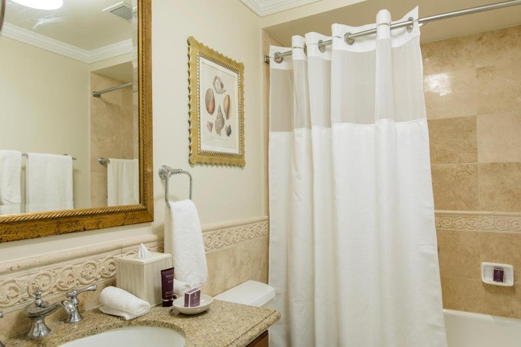 GREAT BAY CONDOMINIUMS-guestroom-Bathroom.jpg