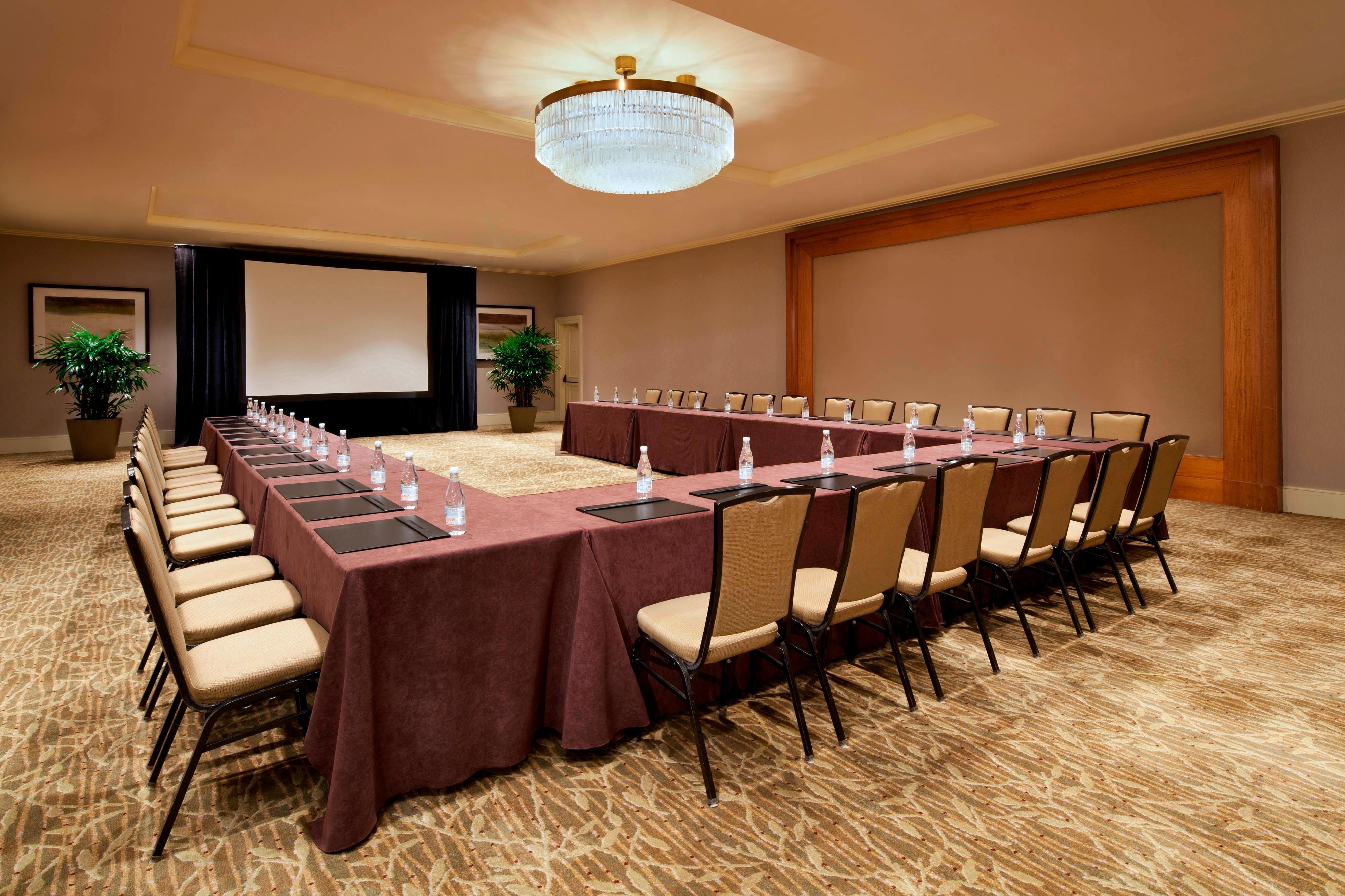 Mesa Verde Meeting Room - U-Shape Setup