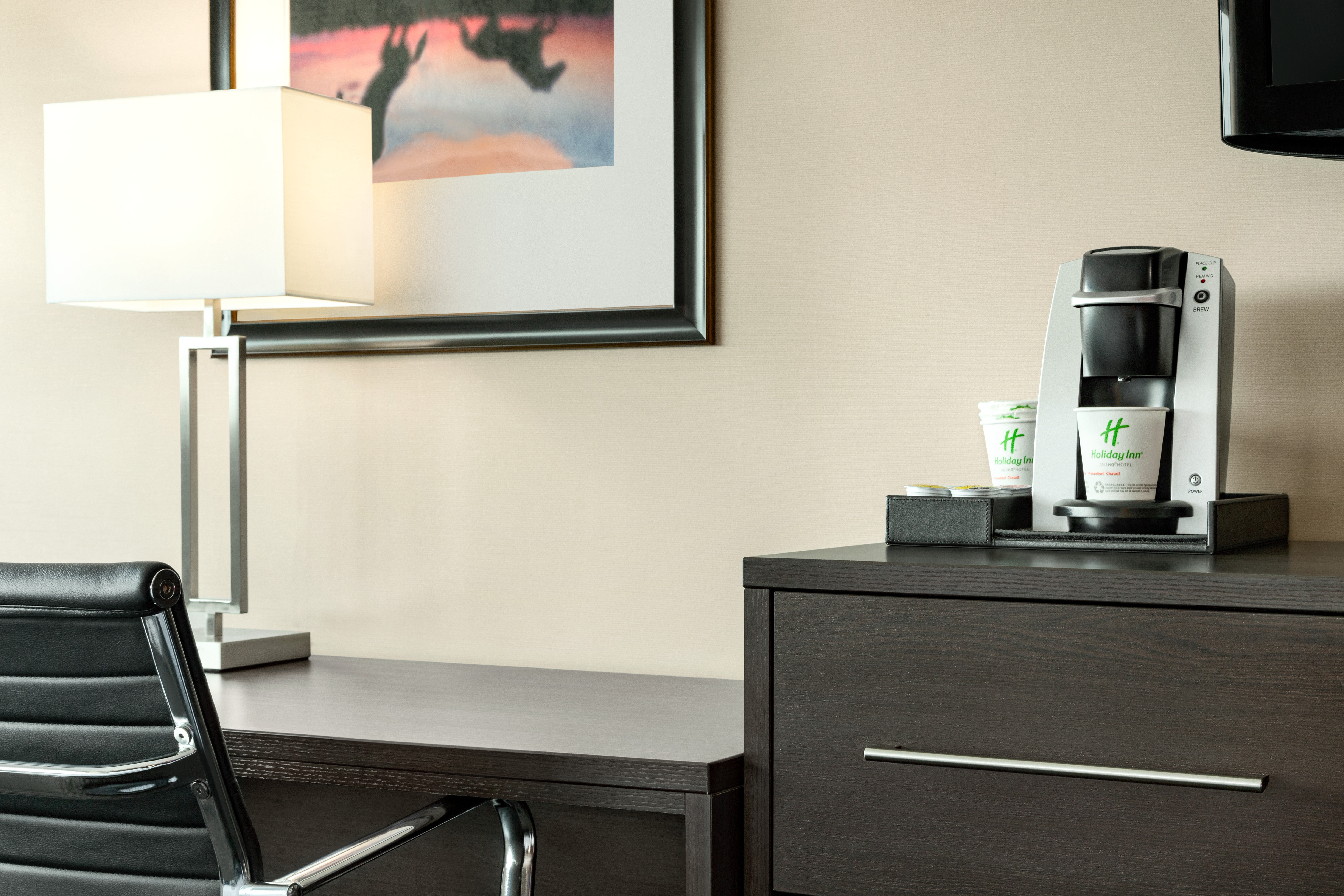 Spacious desk with an adjustable light to enhance your workday.