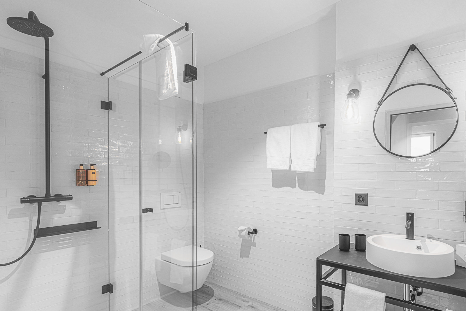 TOP ALPINE INN DAVOS DORF-guestroom-Bathroom Alpine Chic Suite - TOP ALPINE INN Davos Dorf.jpg