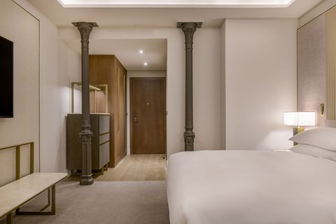 JW MARRIOTT HOTEL MADRID - Photo 56