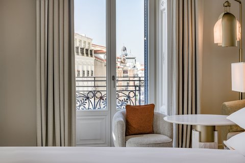 JW MARRIOTT HOTEL MADRID - Photo 73