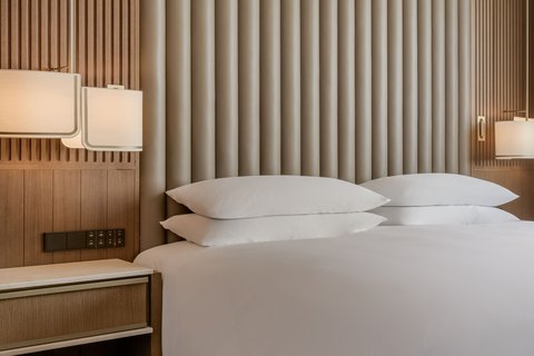 JW MARRIOTT HOTEL MADRID - Photo 61