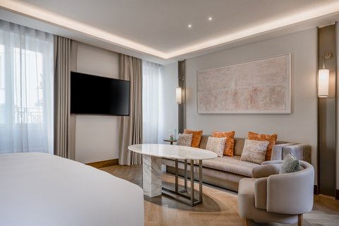 JW MARRIOTT HOTEL MADRID - Photo 51