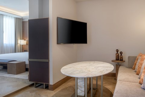 JW MARRIOTT HOTEL MADRID - Photo 49