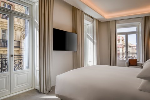 JW MARRIOTT HOTEL MADRID - Photo 67