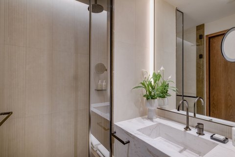 JW MARRIOTT HOTEL MADRID - Photo 86