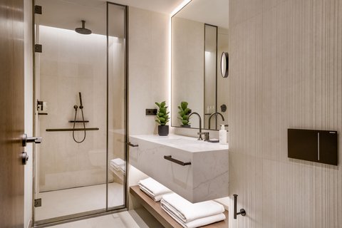 JW MARRIOTT HOTEL MADRID - Photo 87