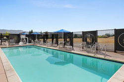  - Holiday Inn Express & Suites Ukiah