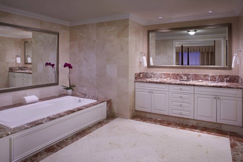 THE RITZ-CARLTON COCONUT GROVE MIAMI - Photo 18