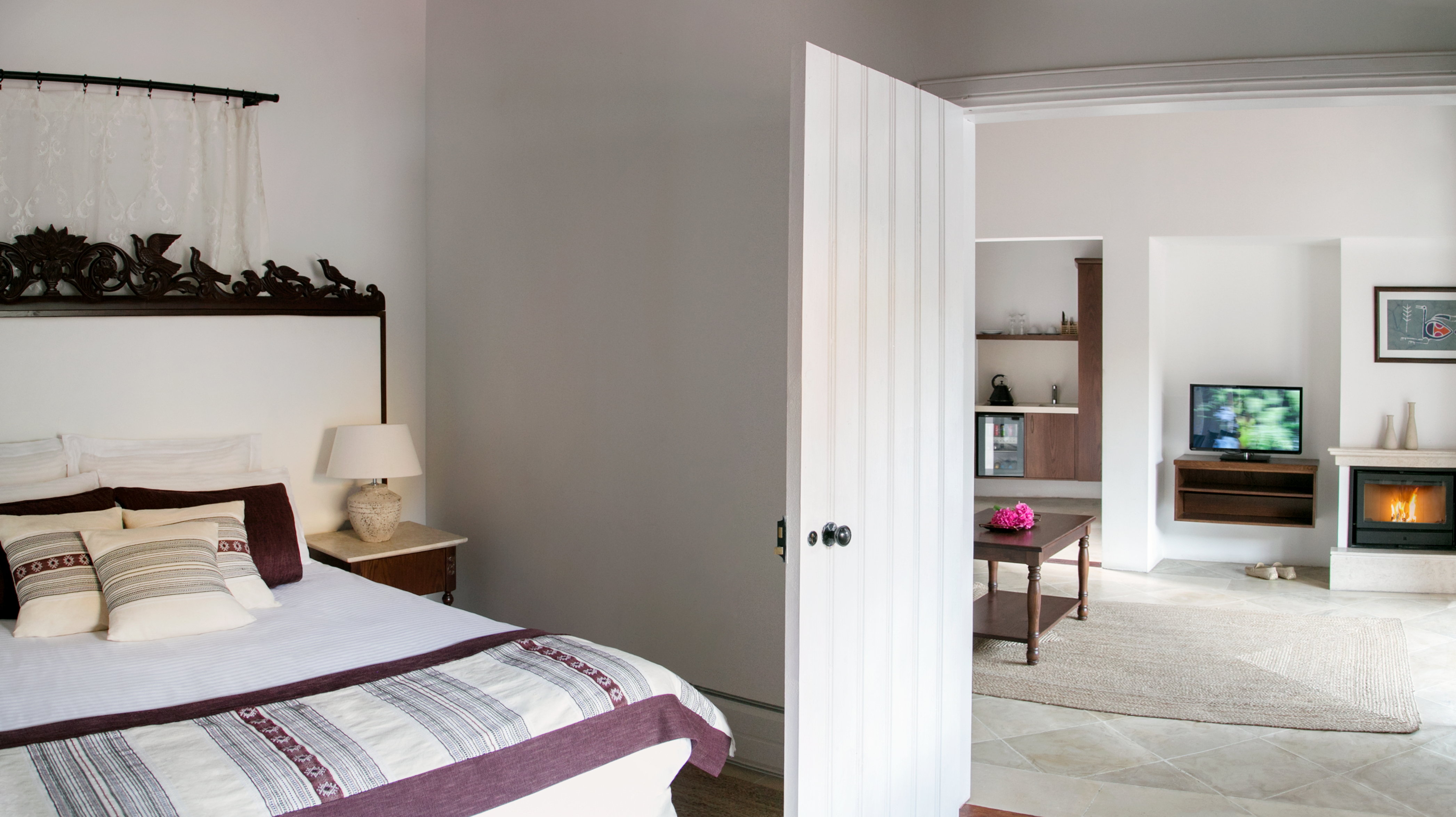 CASALE PANAYIOTIS-guestroom-Superior Suite - Maratho House.jpg