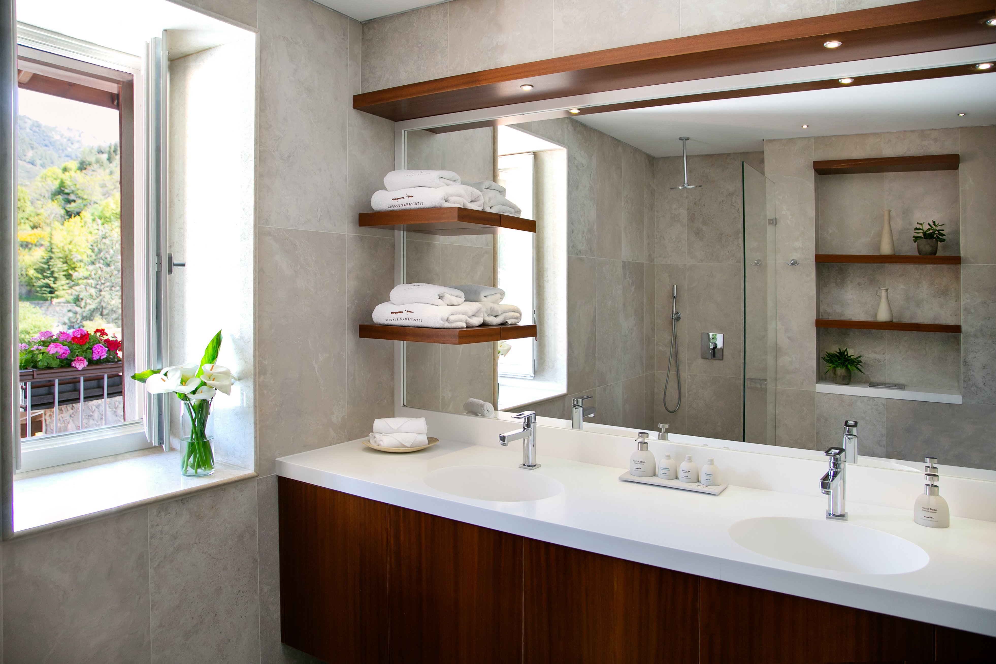 CASALE PANAYIOTIS-guestroom-Superior Suite Bathroom - Maratho House.jpg