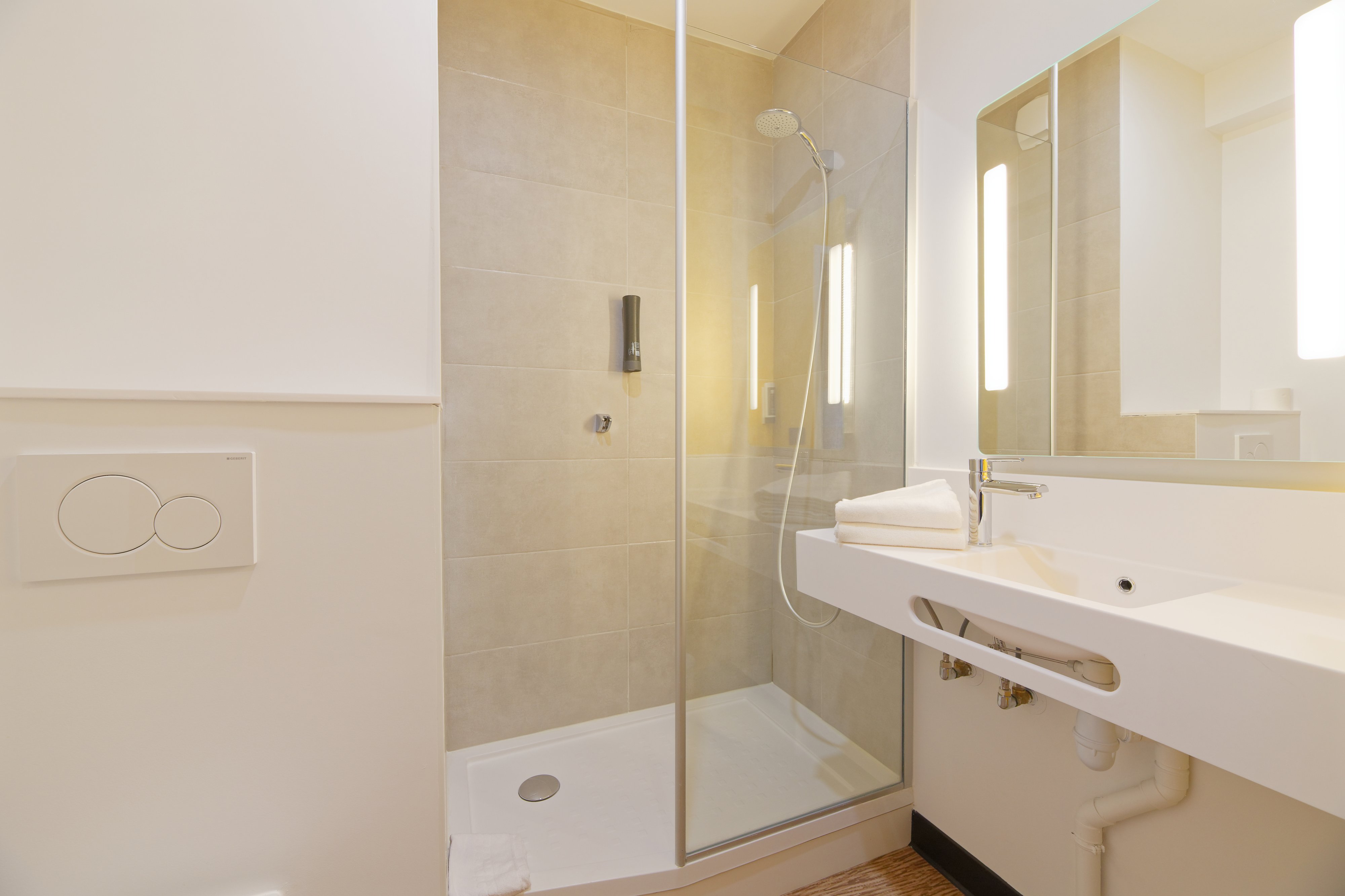 B&B HOTEL LE TOUQUET-guestroom-BATHROOM.jpg