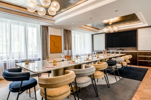 NEUES SCHLOSS PRIVAT HOTEL - Photo 41