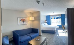  - Holiday Inn Express & Suites Marquette